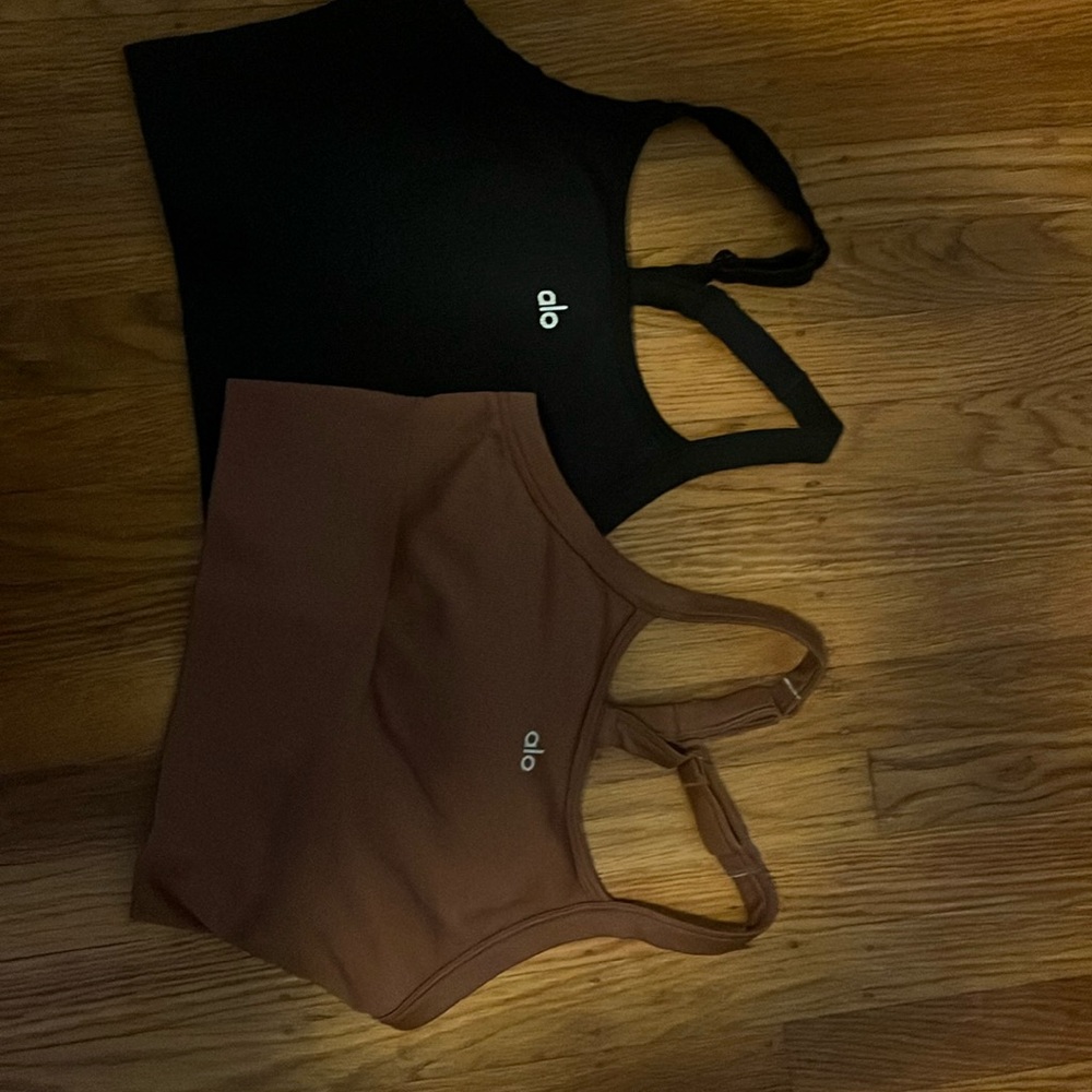 2 medium seamless ALO ribbed fave tank